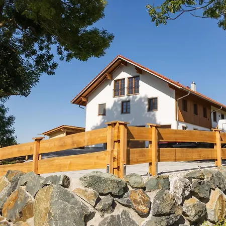 Schoene Dach-ferienwohnung Magdalena In Ruhiger Umgebung *