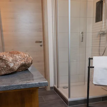 Schoene Dach-ferienwohnung Magdalena In Ruhiger Umgebung *